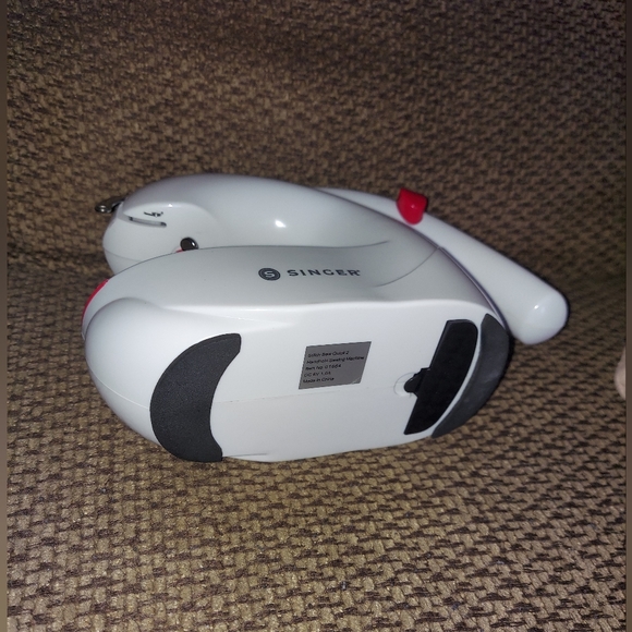 Singer Stitch Sew Quick 2 Hand-held Mini Sewing Machine - Picture 8 of 10